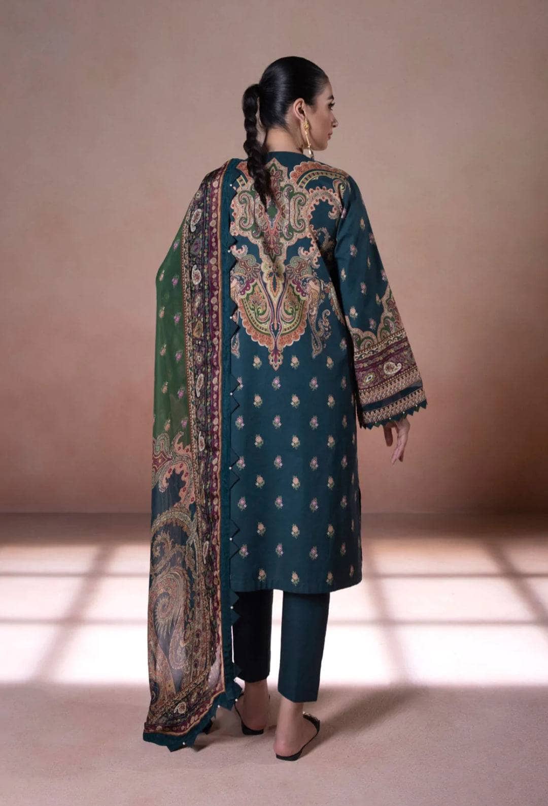 img_sapphire_intermix_2022_awwal_boutique