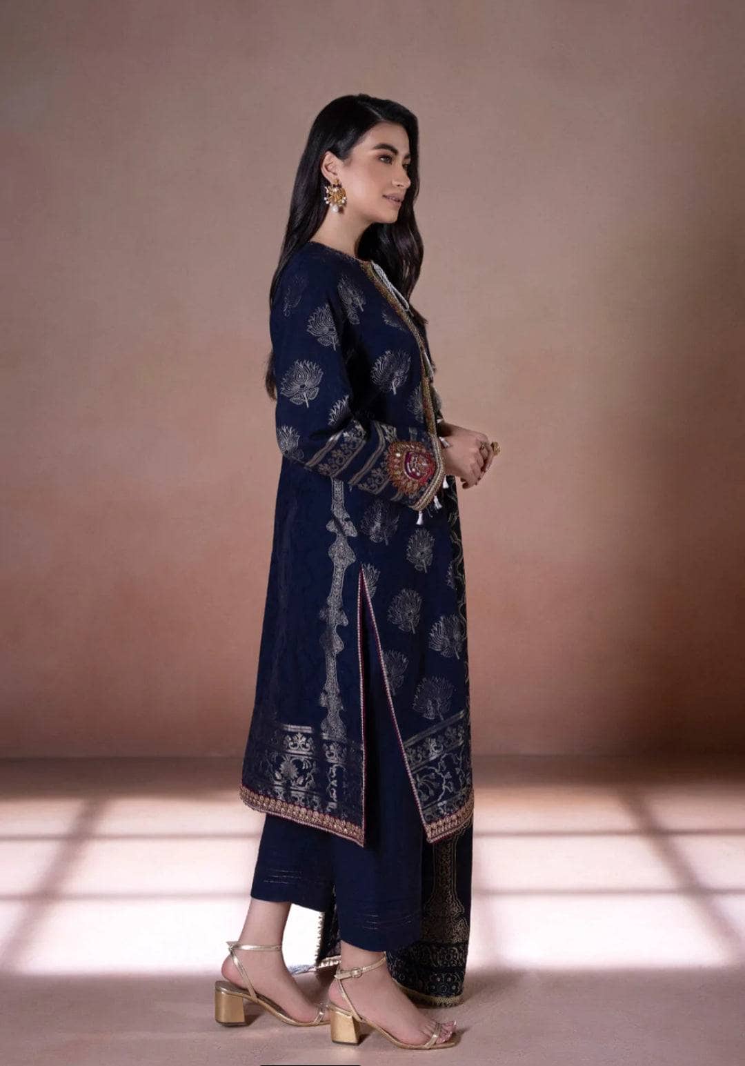 img_sapphire_intermix_2022_awwal_boutique