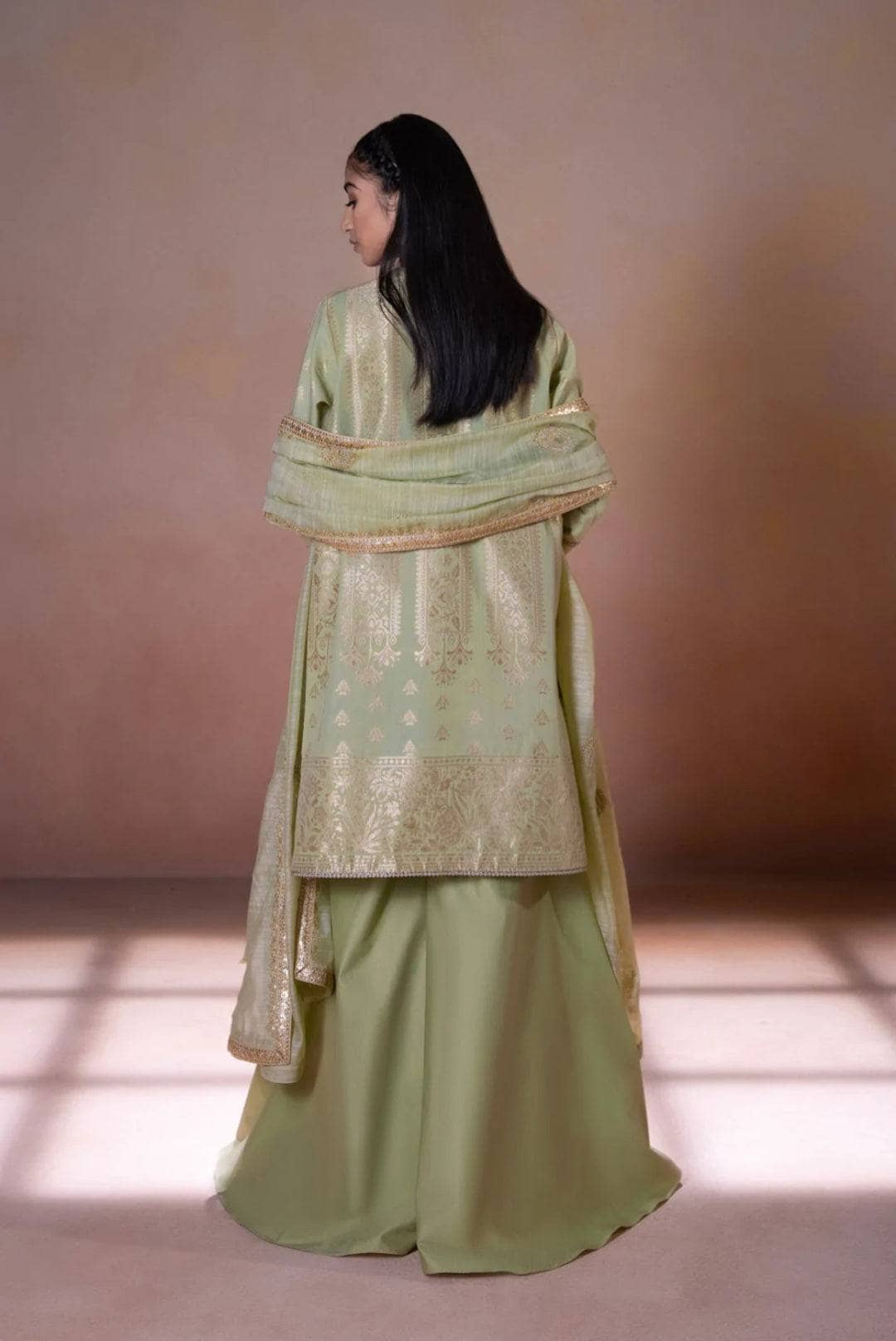 img_sapphire_intermix_2022_awwal_boutique