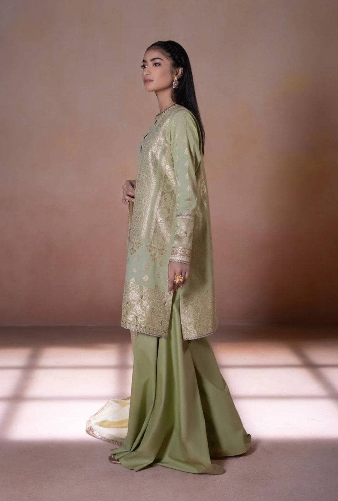 img_sapphire_intermix_2022_awwal_boutique