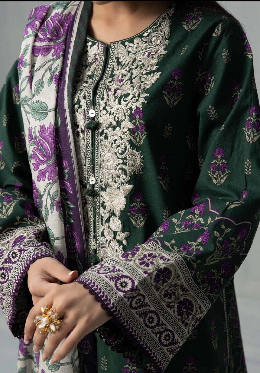 img_sapphire_intermix_2022_awwal_boutique