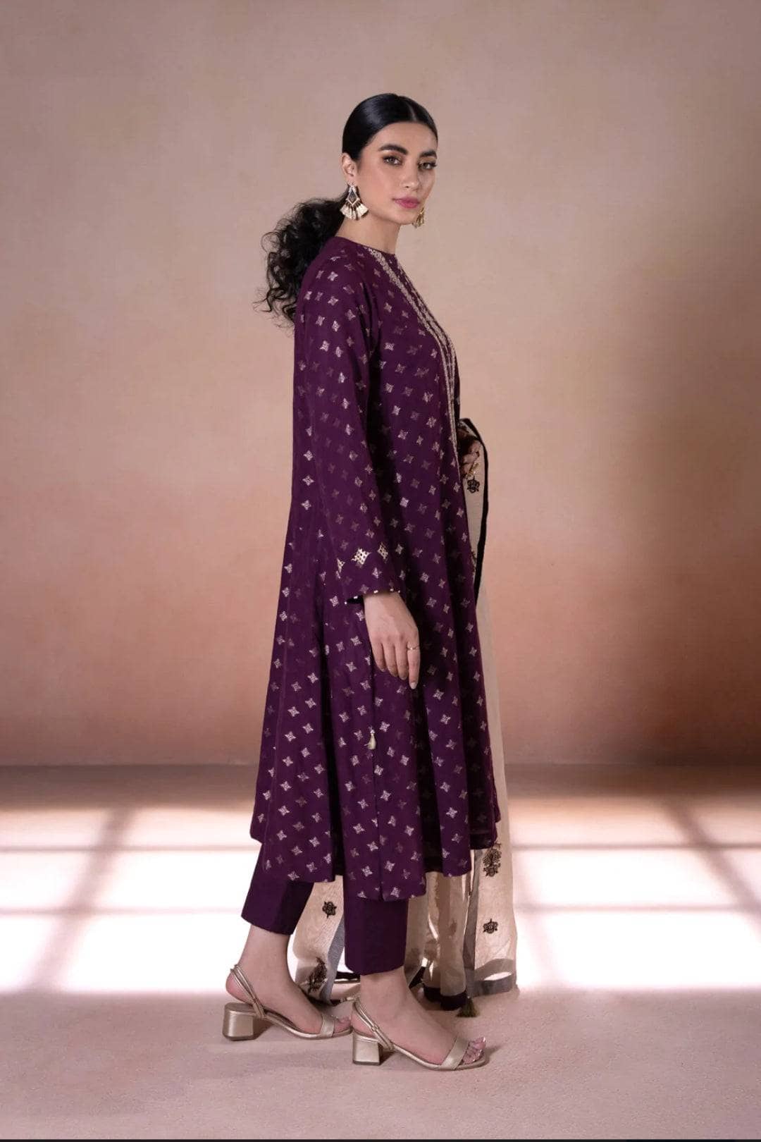 img_sapphire_intermix_2022_awwal_boutique