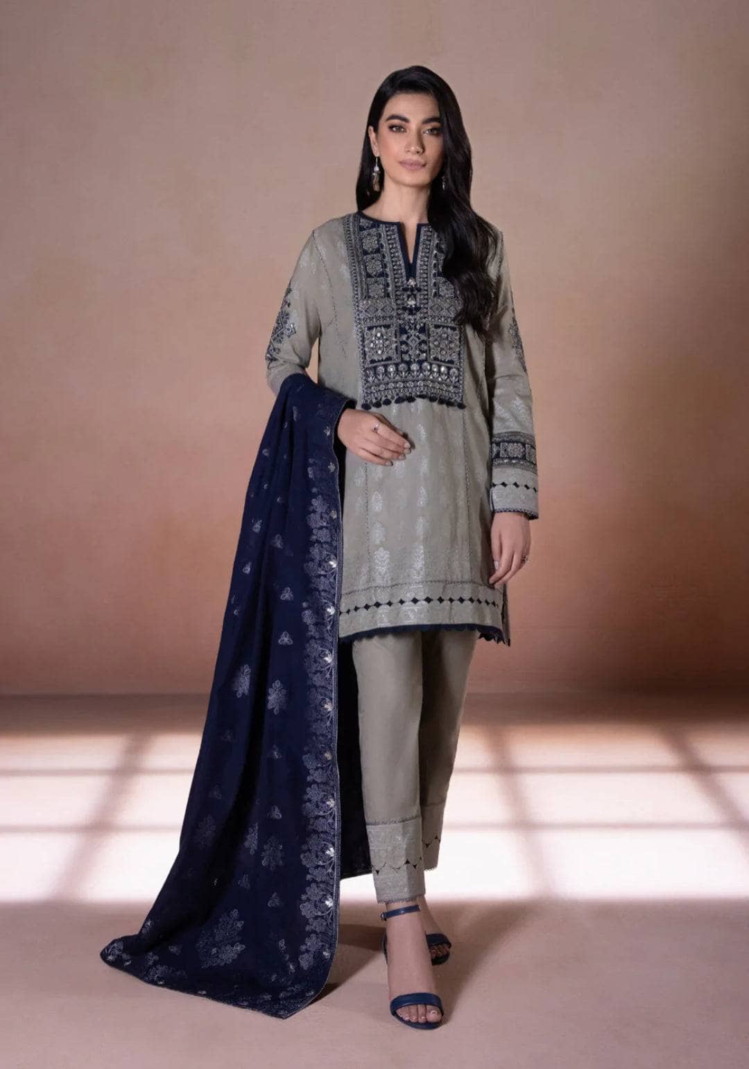 img_sapphire_intermix_2022_awwal_boutique