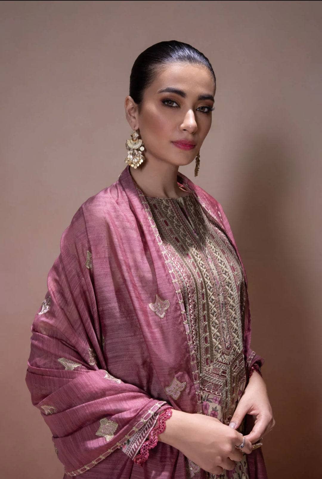 img_sapphire_intermix_2022_awwal_boutique