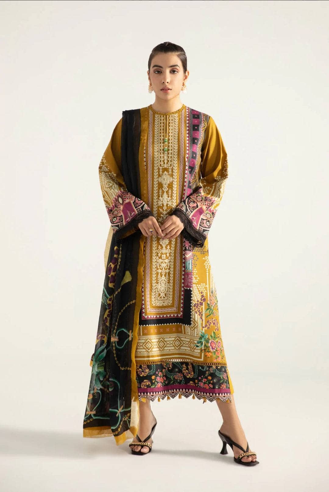 img_sapphire_intermix_2022_awwal_boutique