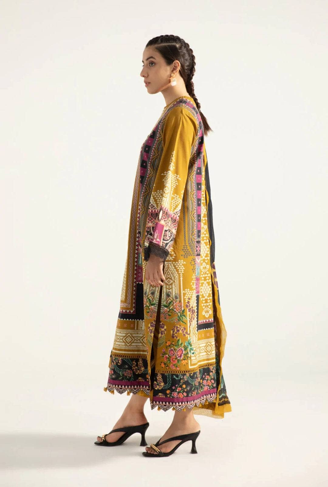 img_sapphire_intermix_2022_awwal_boutique