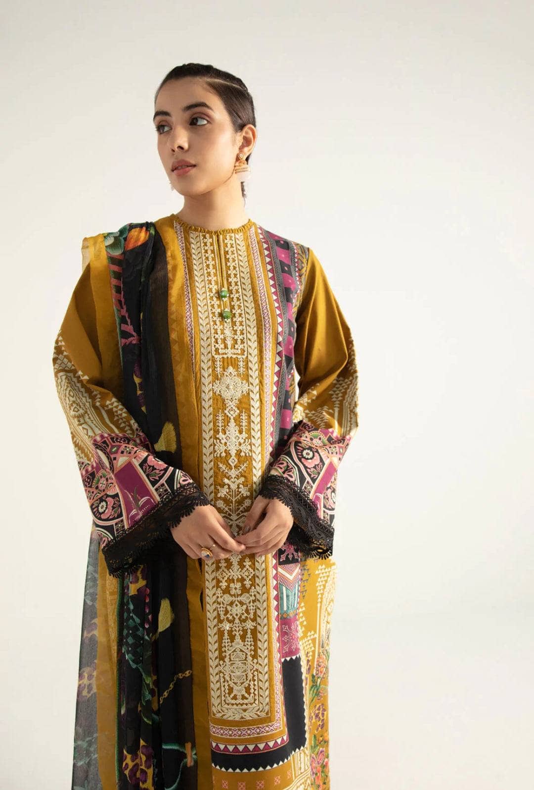 img_sapphire_intermix_2022_awwal_boutique