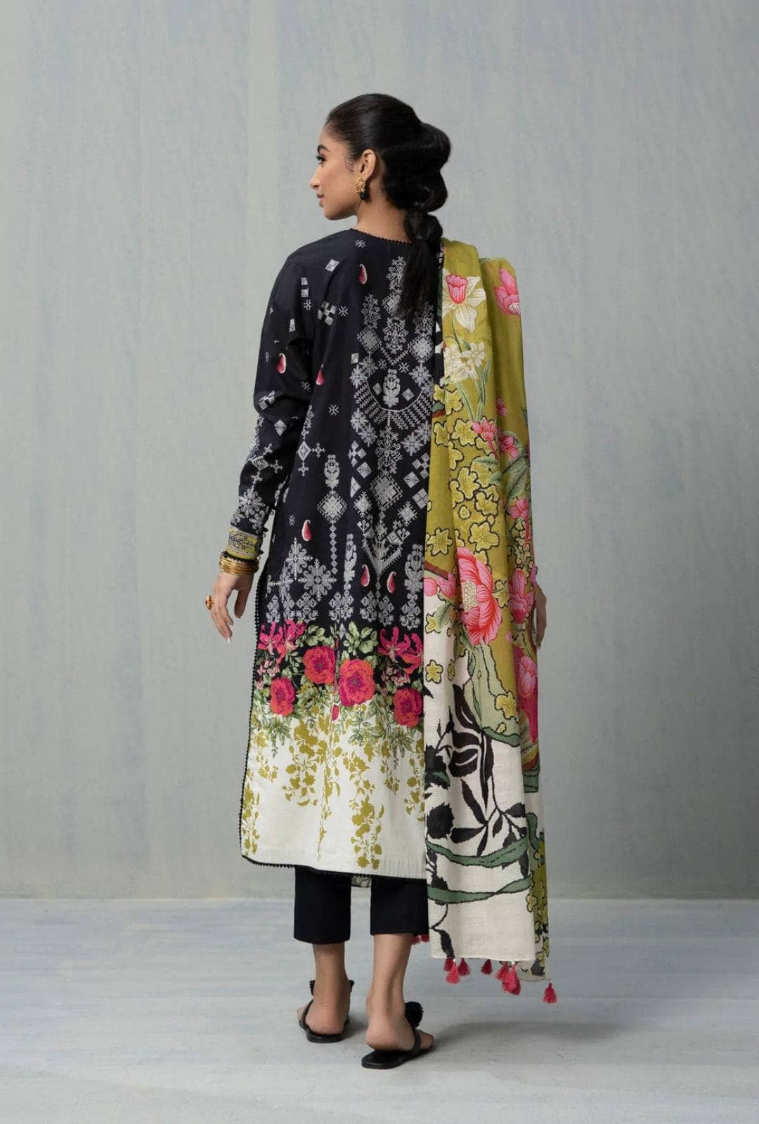 img_sapphire_intermix_2022_awwal_boutique