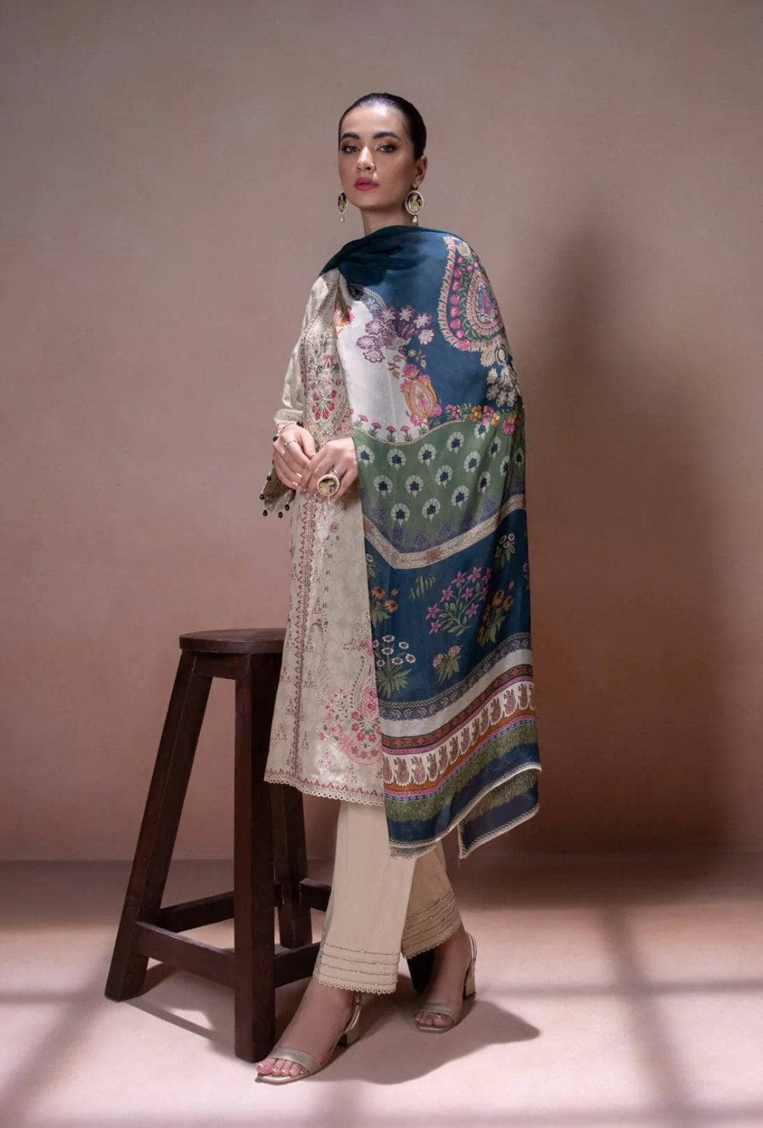 img_sapphire_intermix_2022_awwal_boutique