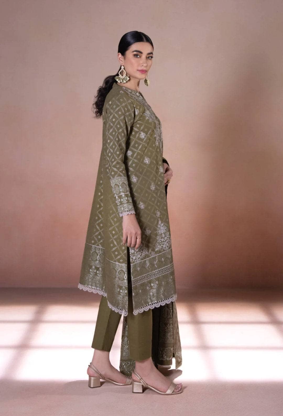 img_sapphire_intermix_2022_awwal_boutique