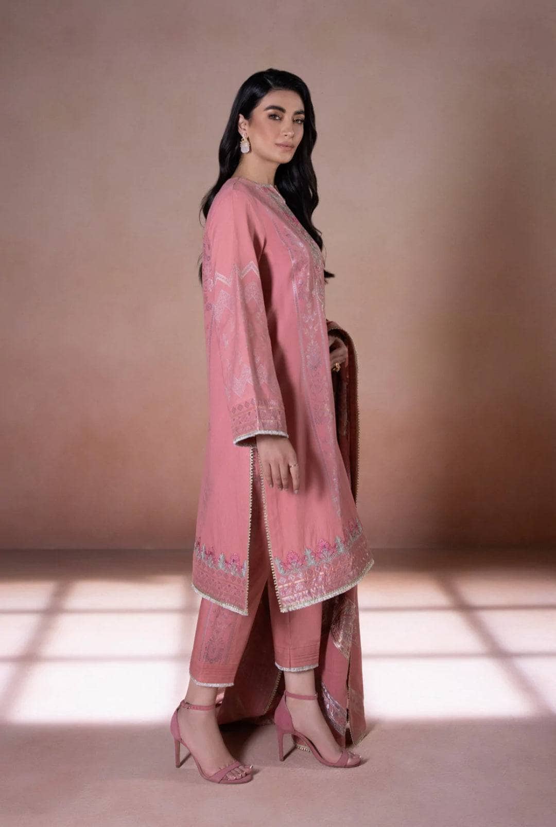 img_sapphire_intermix_2022_awwal_boutique