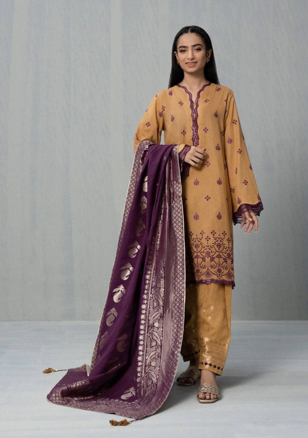 img_sapphire_intermix_2022_awwal_boutique