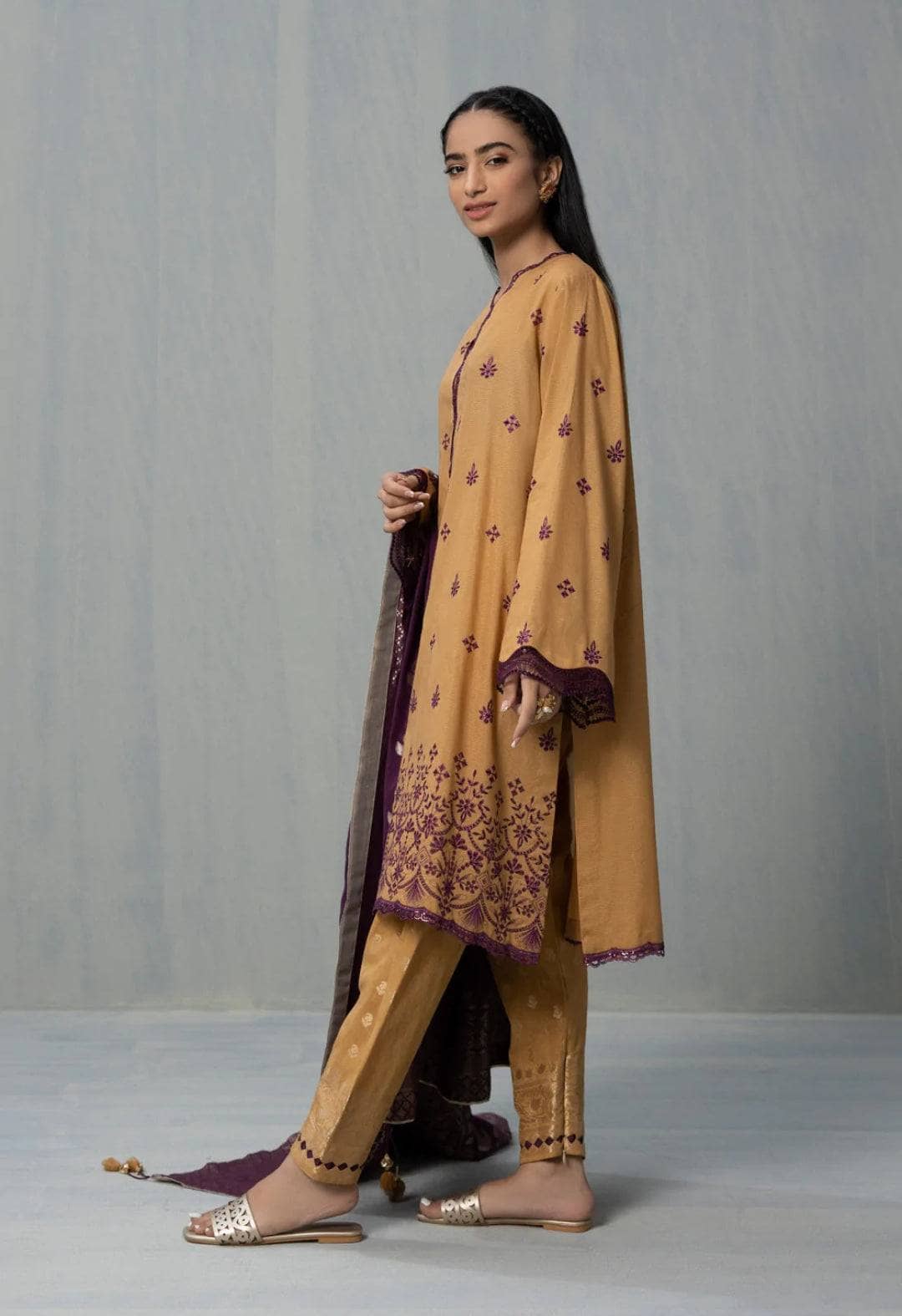 img_sapphire_intermix_2022_awwal_boutique