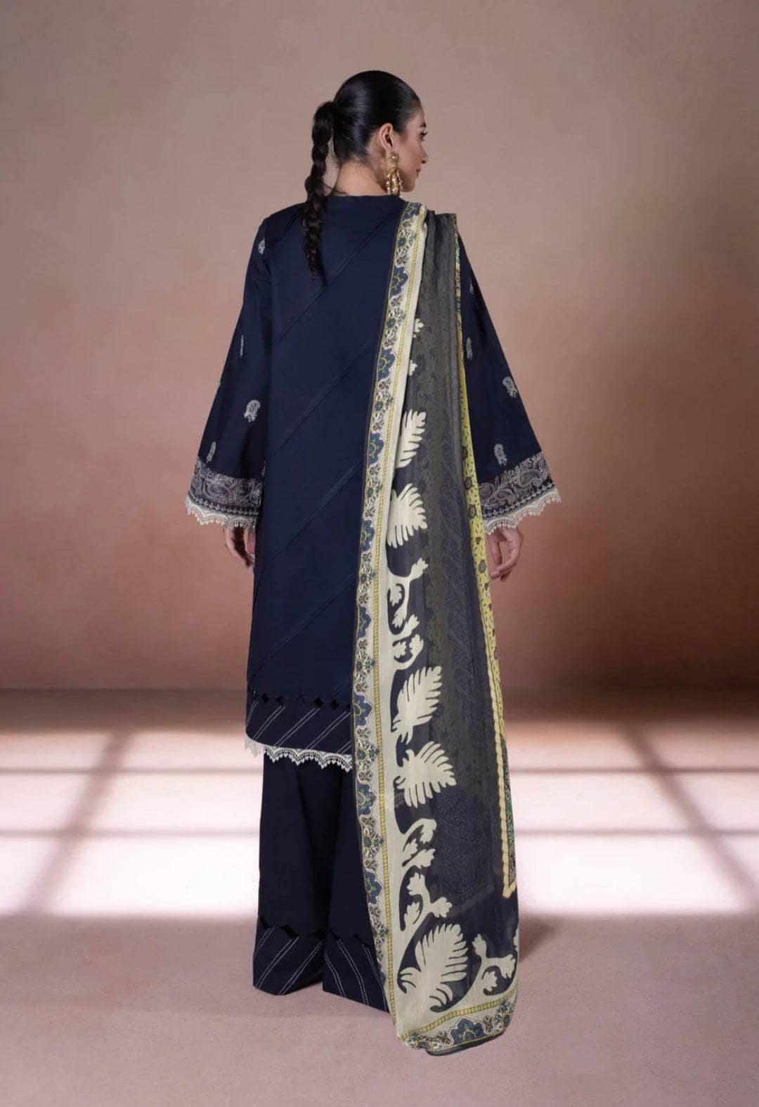 img_sapphire_intermix_2022_awwal_boutique