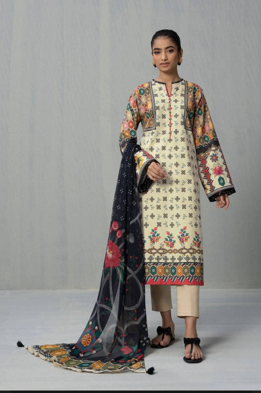 img_sapphire_intermix_2022_awwal_boutique