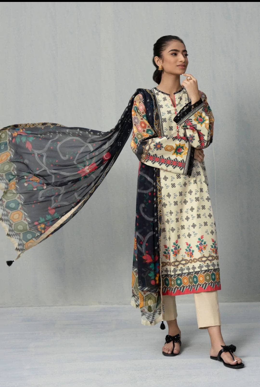 img_sapphire_intermix_2022_awwal_boutique