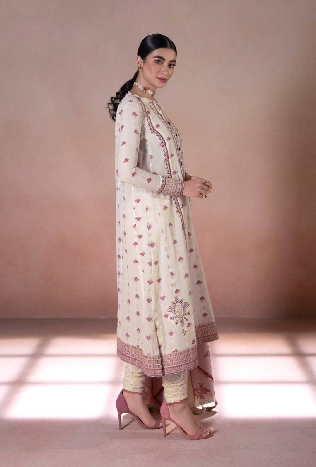 img_sapphire_intermix_2022_awwal_boutique