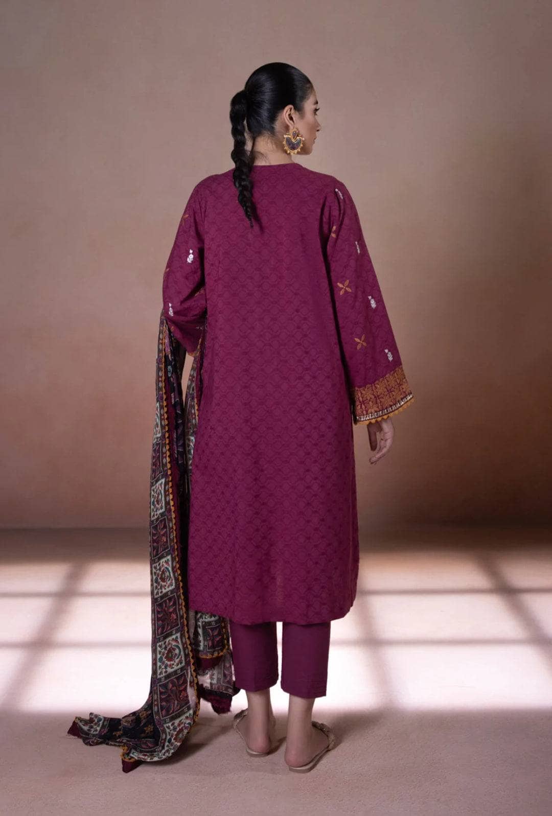 img_sapphire_intermix_2022_awwal_boutique