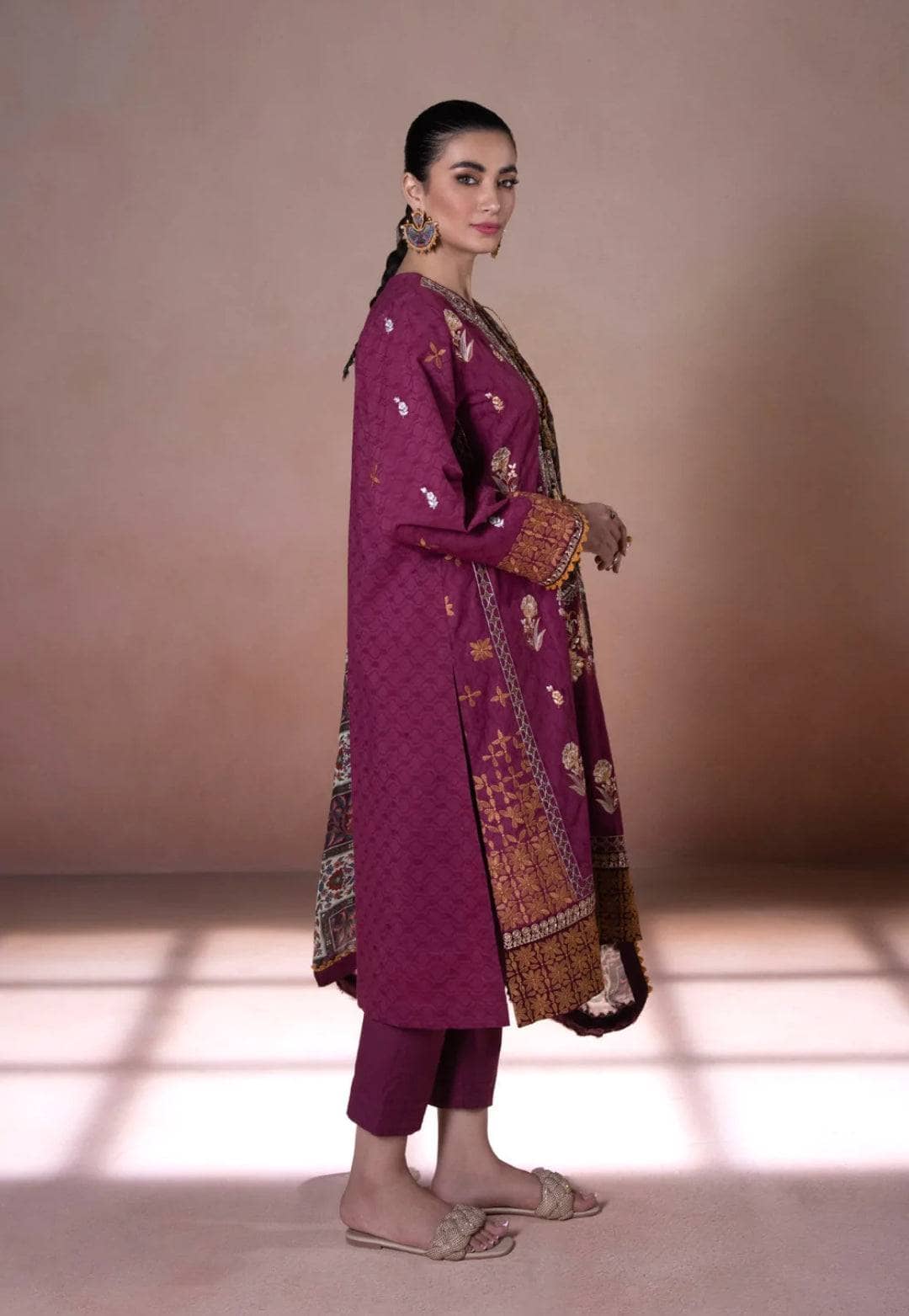 img_sapphire_intermix_2022_awwal_boutique