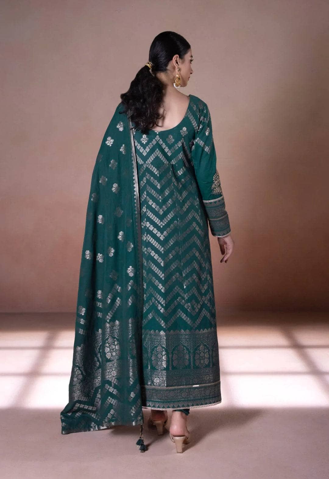 img_sapphire_intermix_2022_awwal_boutique