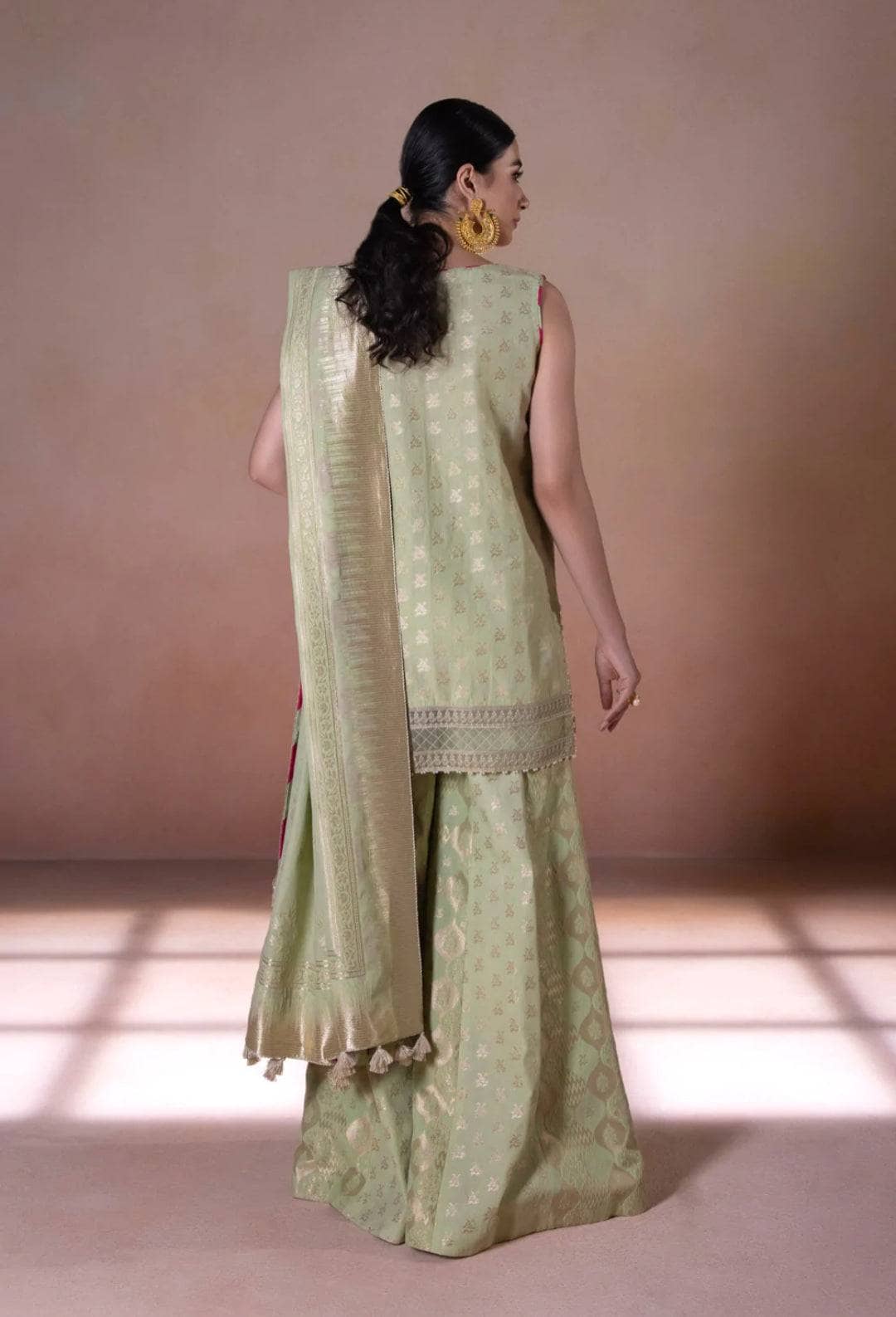 img_sapphire_intermix_2022_awwal_boutique