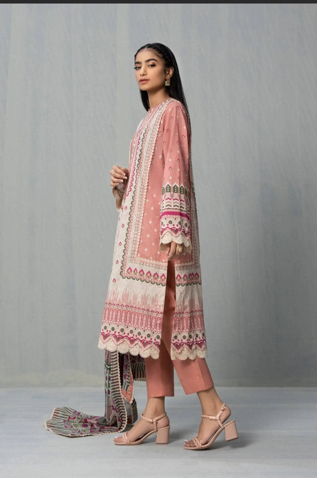 img_sapphire_intermix_2022_awwal_boutique