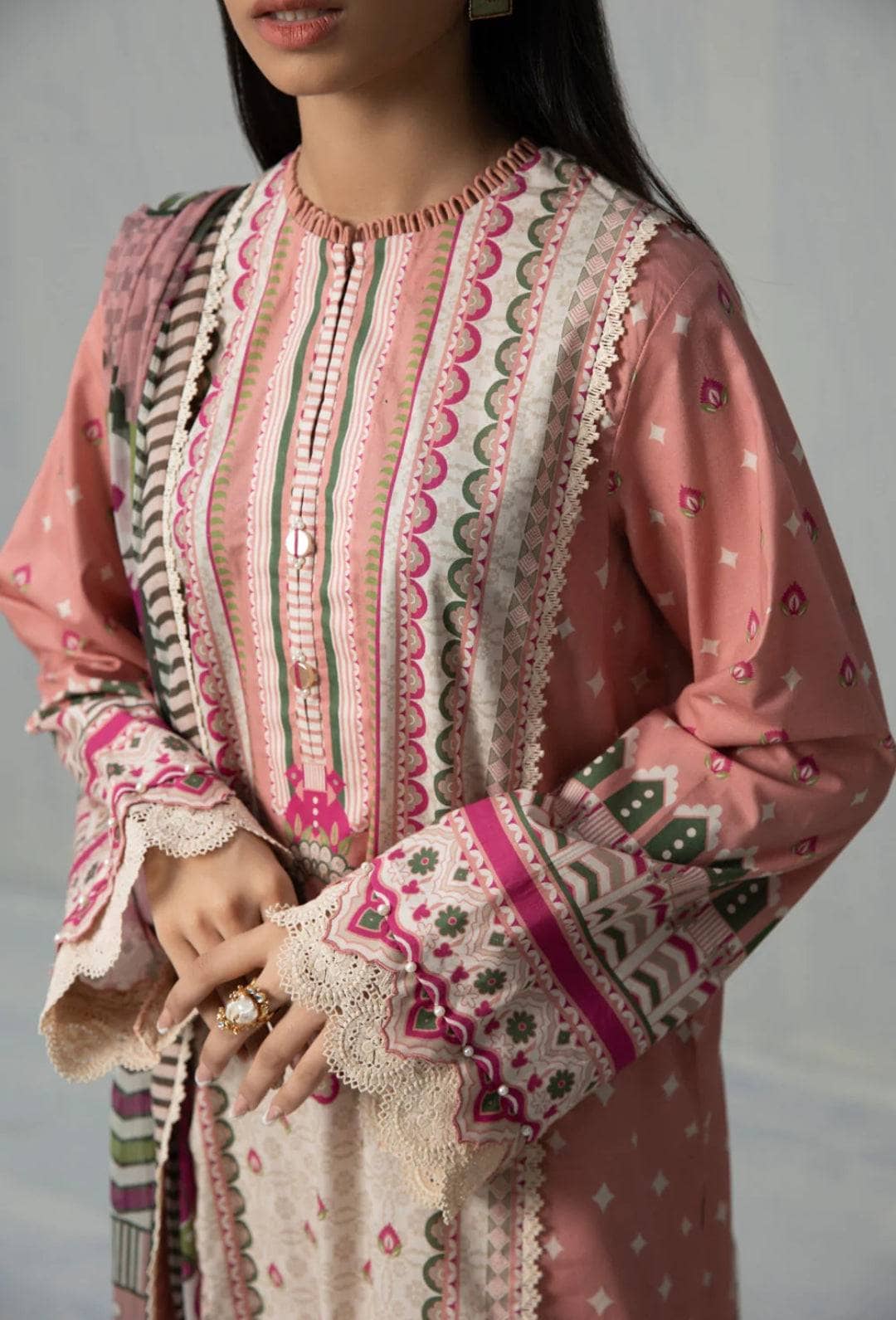 img_sapphire_intermix_2022_awwal_boutique