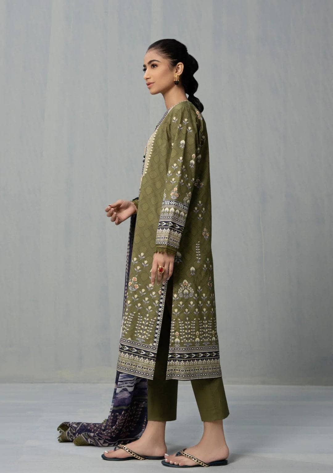 img_sapphire_intermix_2022_awwal_boutique