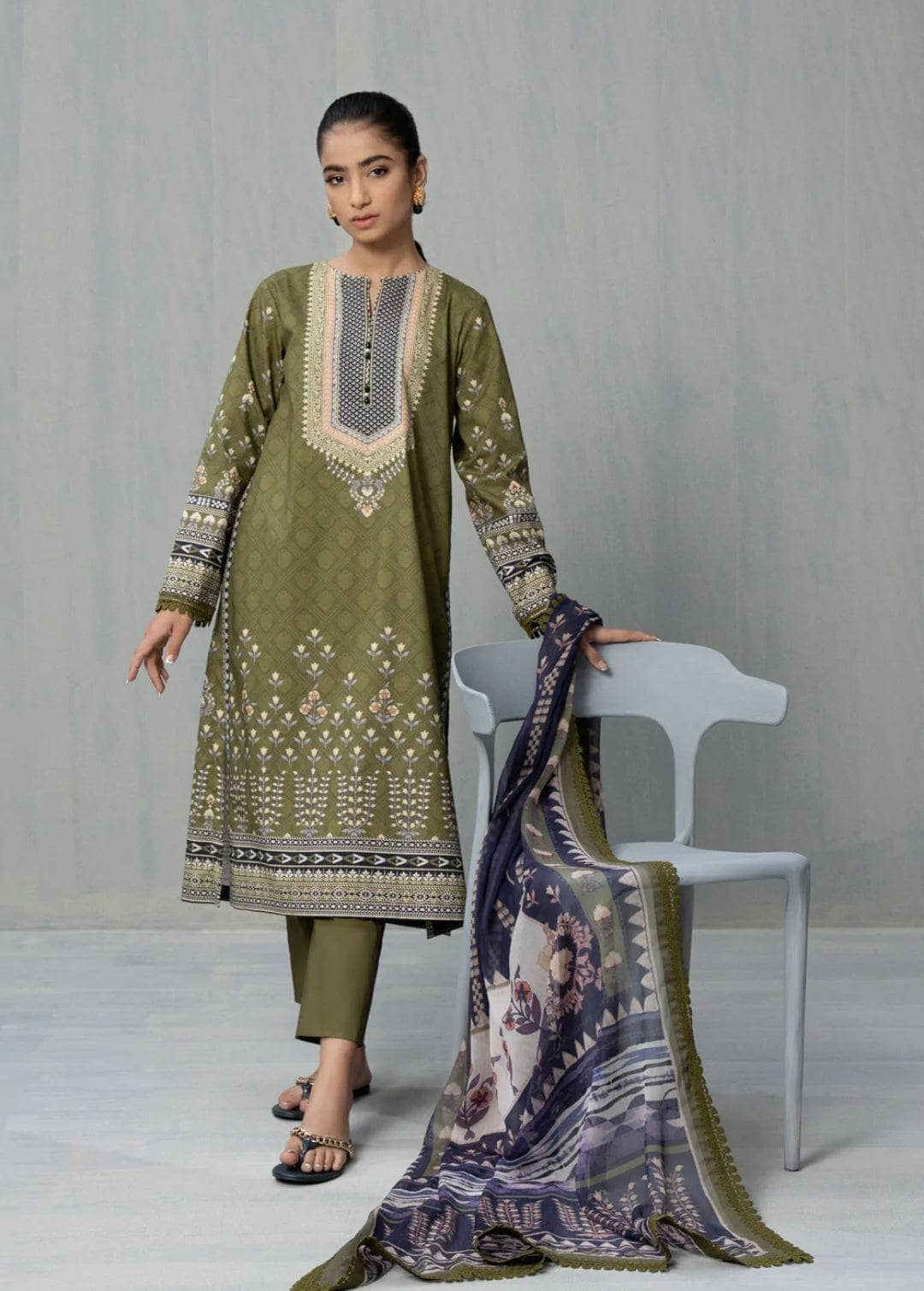 img_sapphire_intermix_2022_awwal_boutique