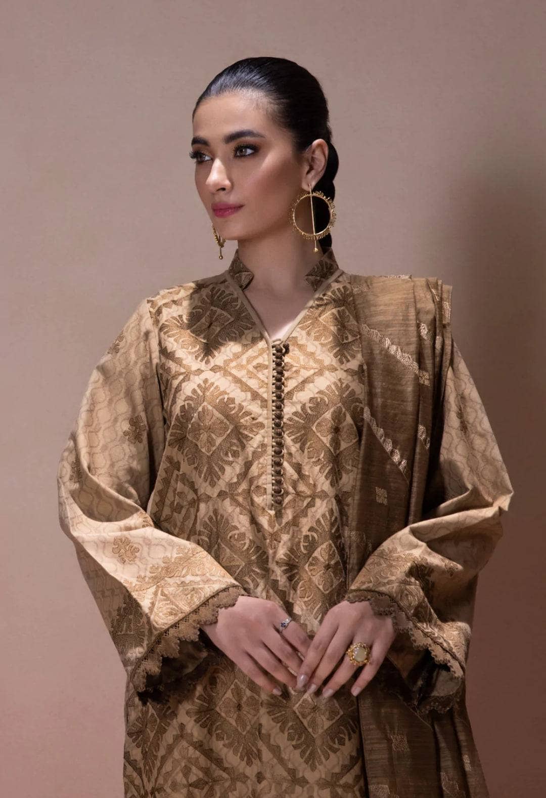 img_sapphire_intermix_2022_awwal_boutique