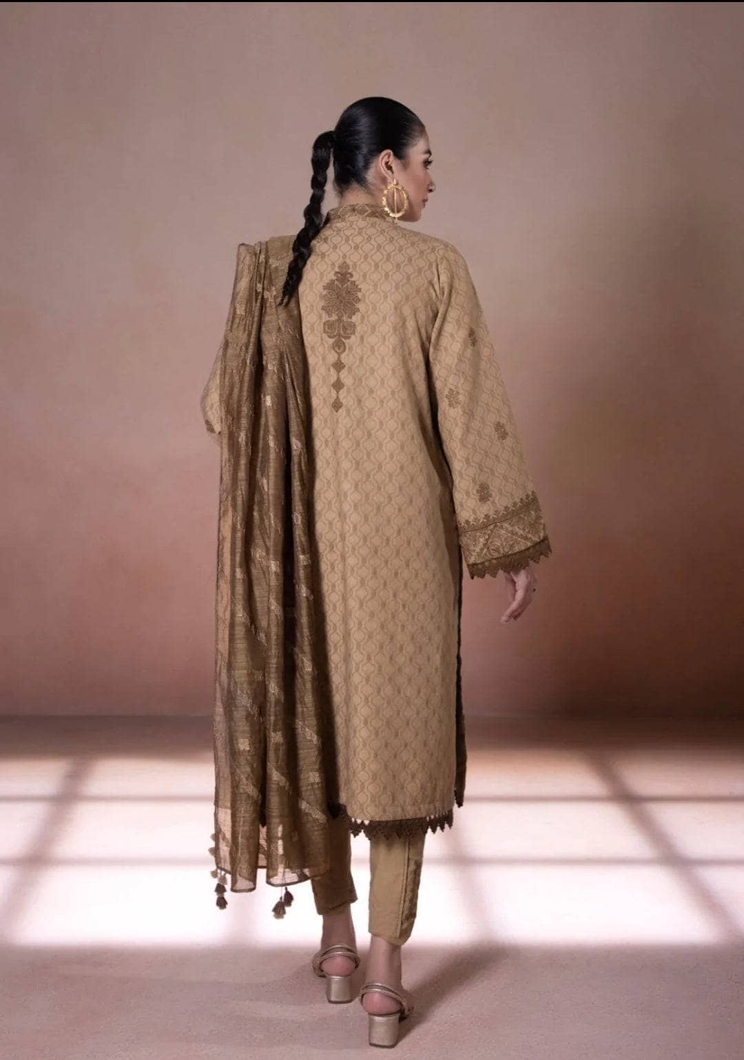 img_sapphire_intermix_2022_awwal_boutique