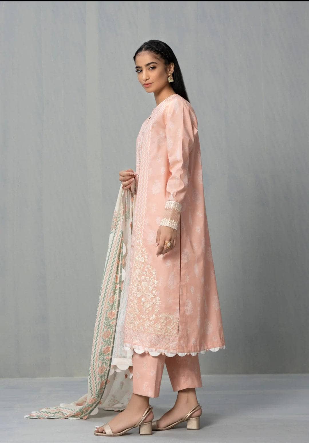 img_sapphire_intermix_2022_awwal_boutique