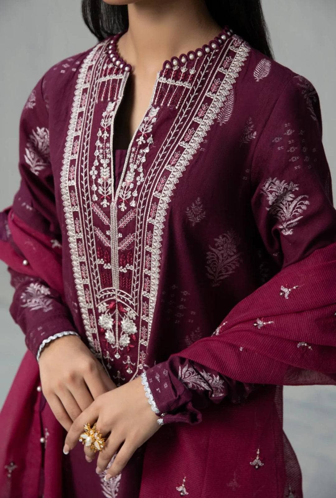 img_sapphire_intermix_2022_awwal_boutique