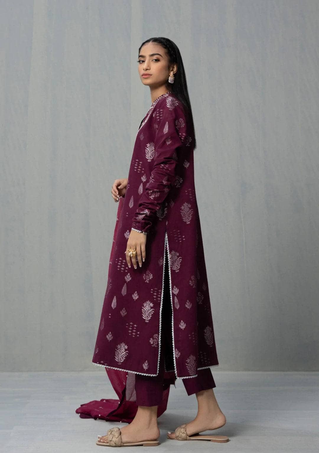 img_sapphire_intermix_2022_awwal_boutique