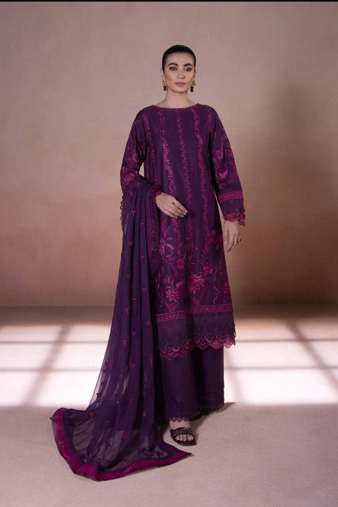 img_sapphire_intermix_2022_awwal_boutique