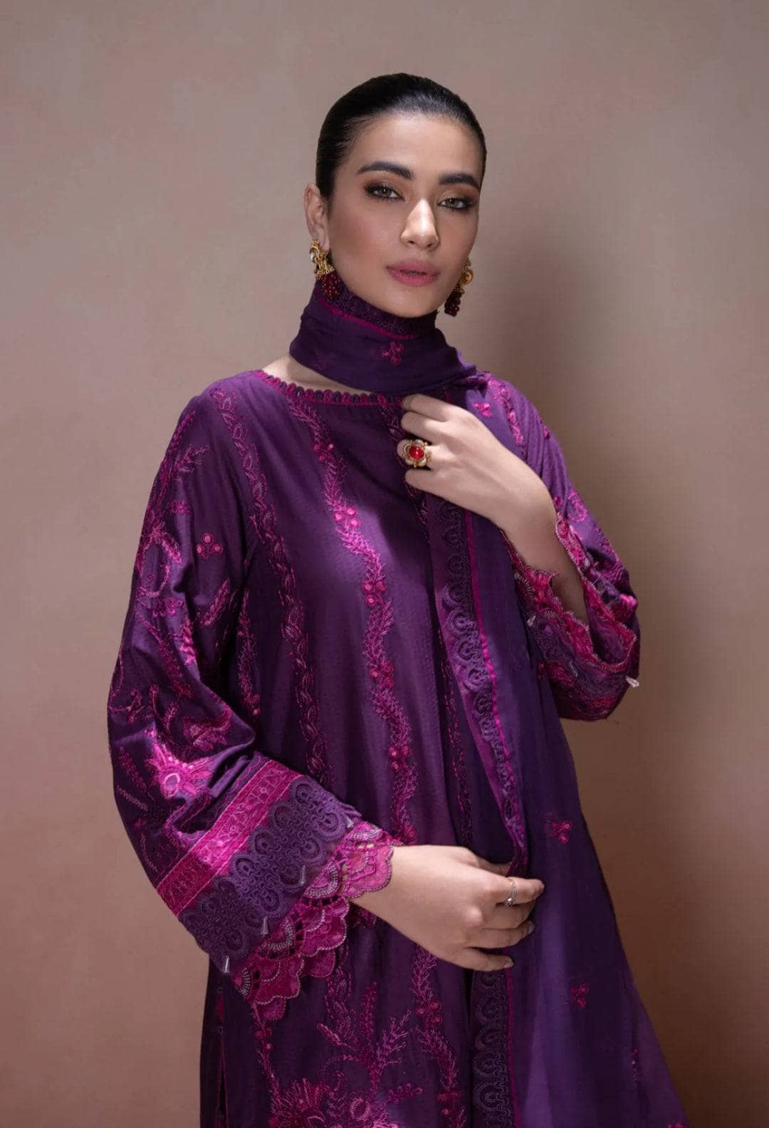 img_sapphire_intermix_2022_awwal_boutique