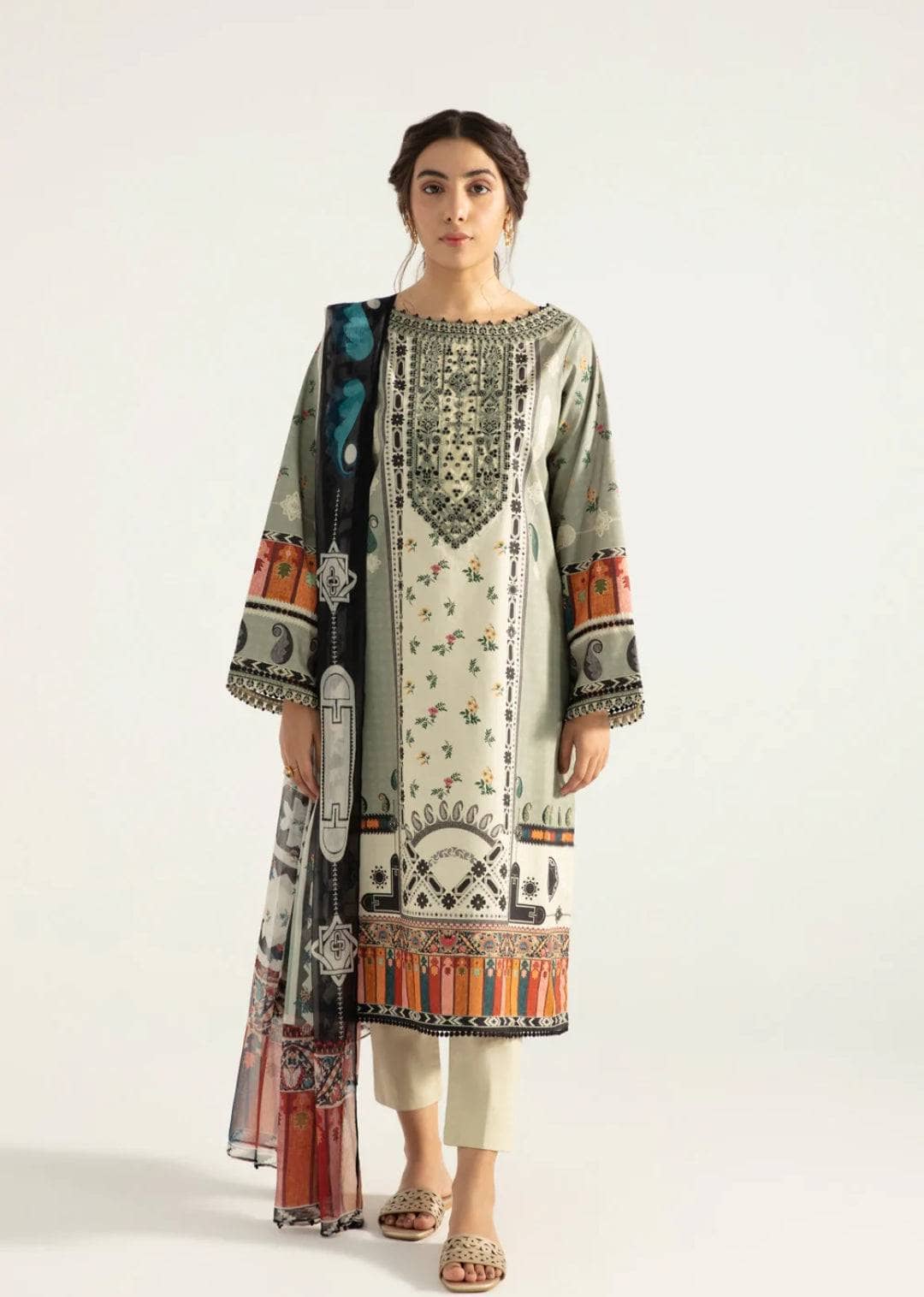 img_sapphire_intermix_2022_awwal_boutique