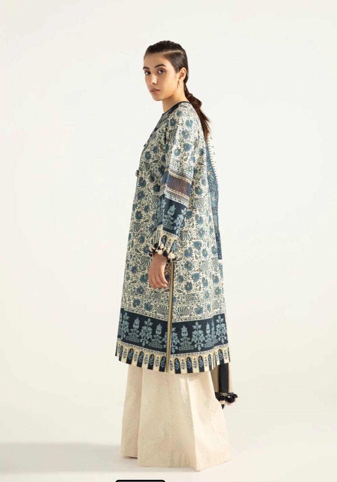 img_sapphire_intermix_2022_awwal_boutique