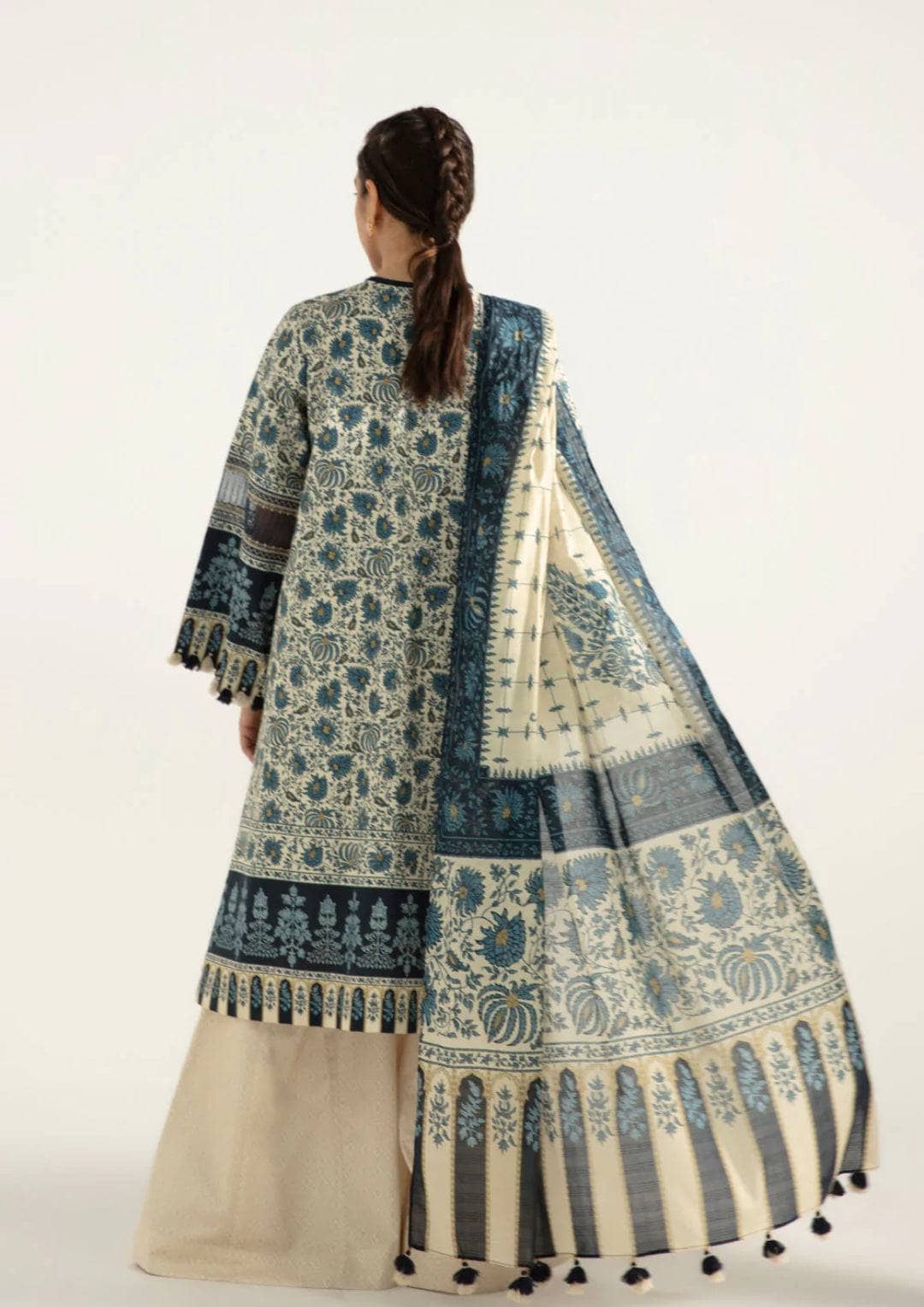 img_sapphire_intermix_2022_awwal_boutique