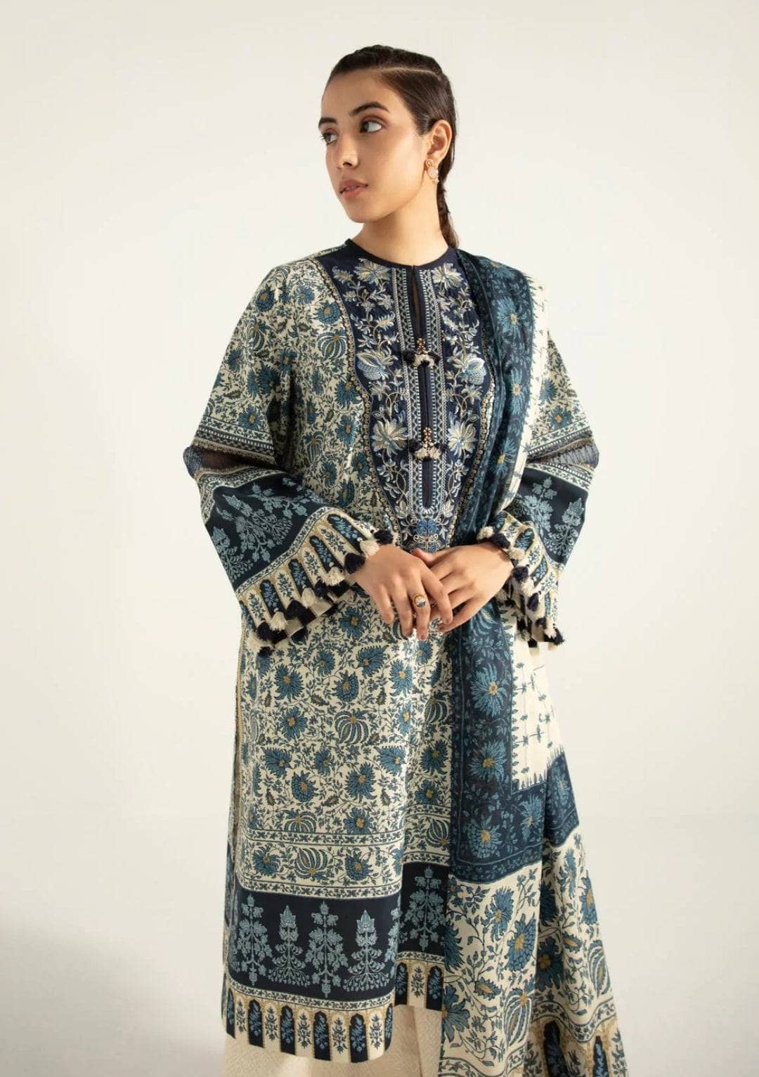 img_sapphire_intermix_2022_awwal_boutique