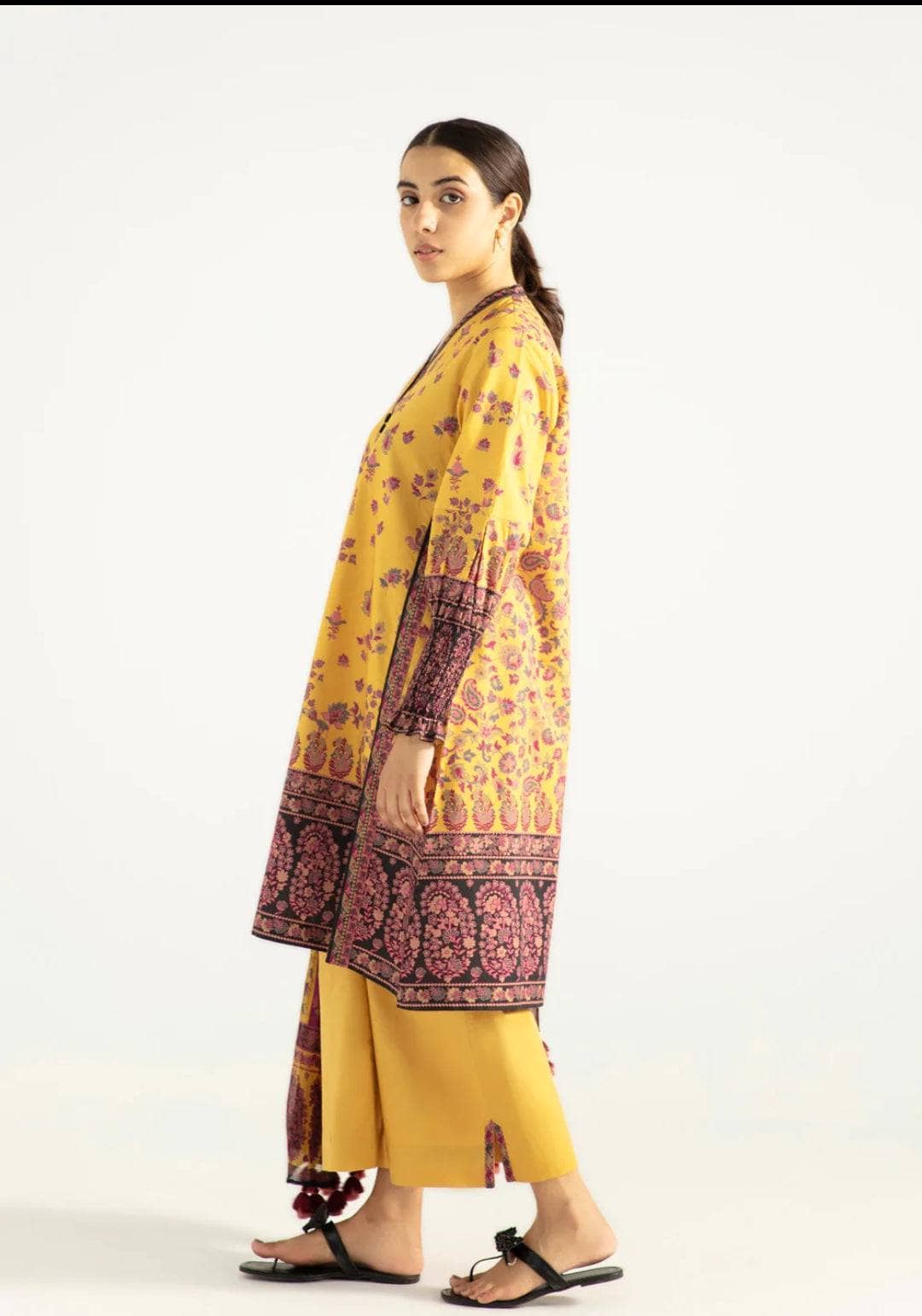 img_sapphire_intermix_2022_awwal_boutique