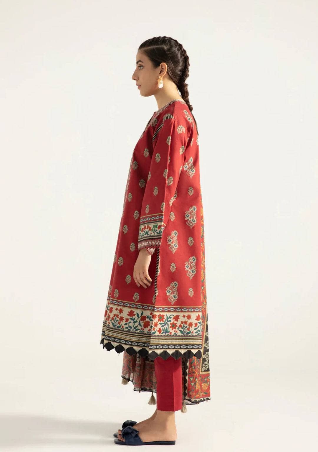 img_sapphire_intermix_2022_awwal_boutique