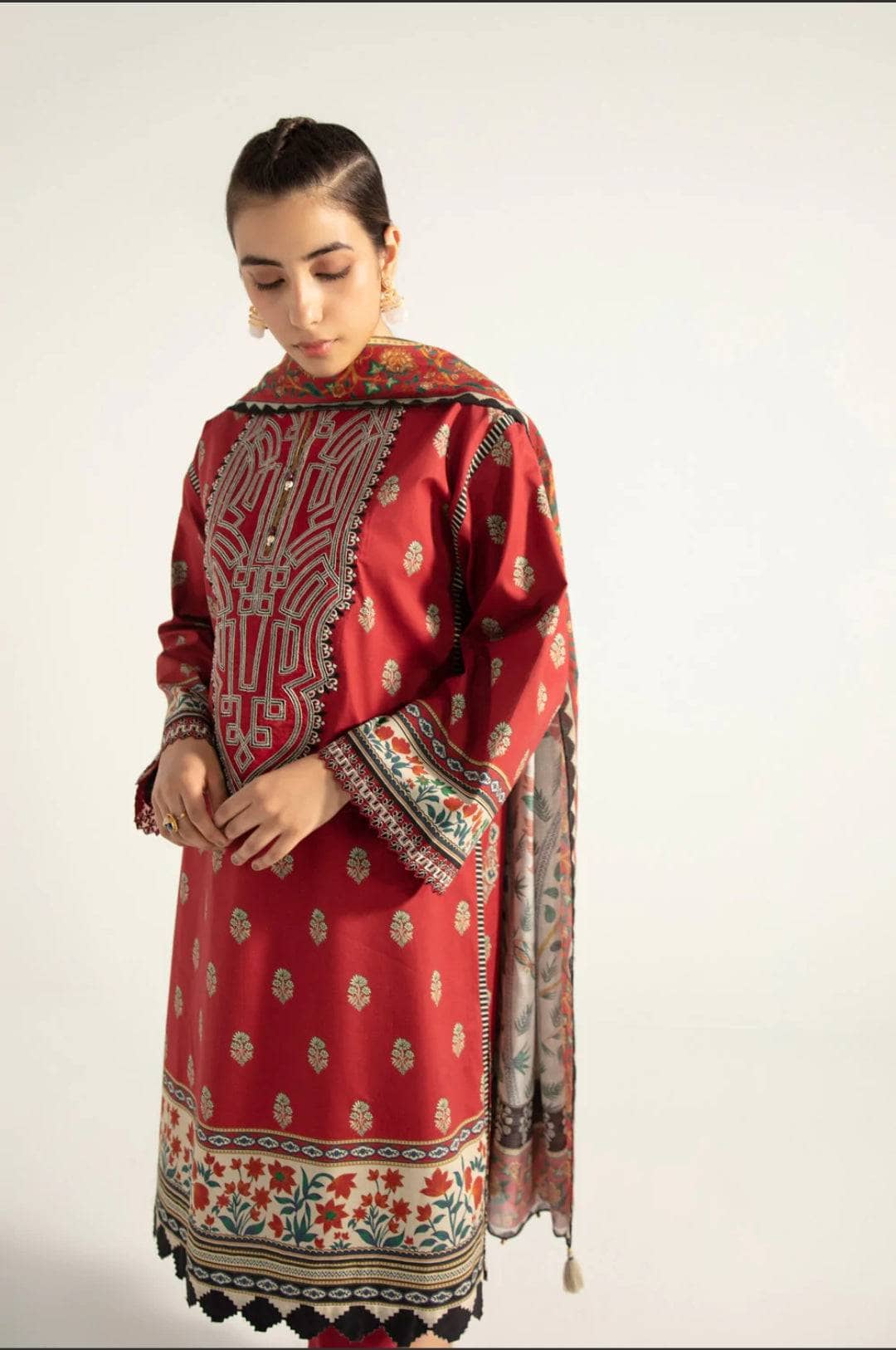 img_sapphire_intermix_2022_awwal_boutique