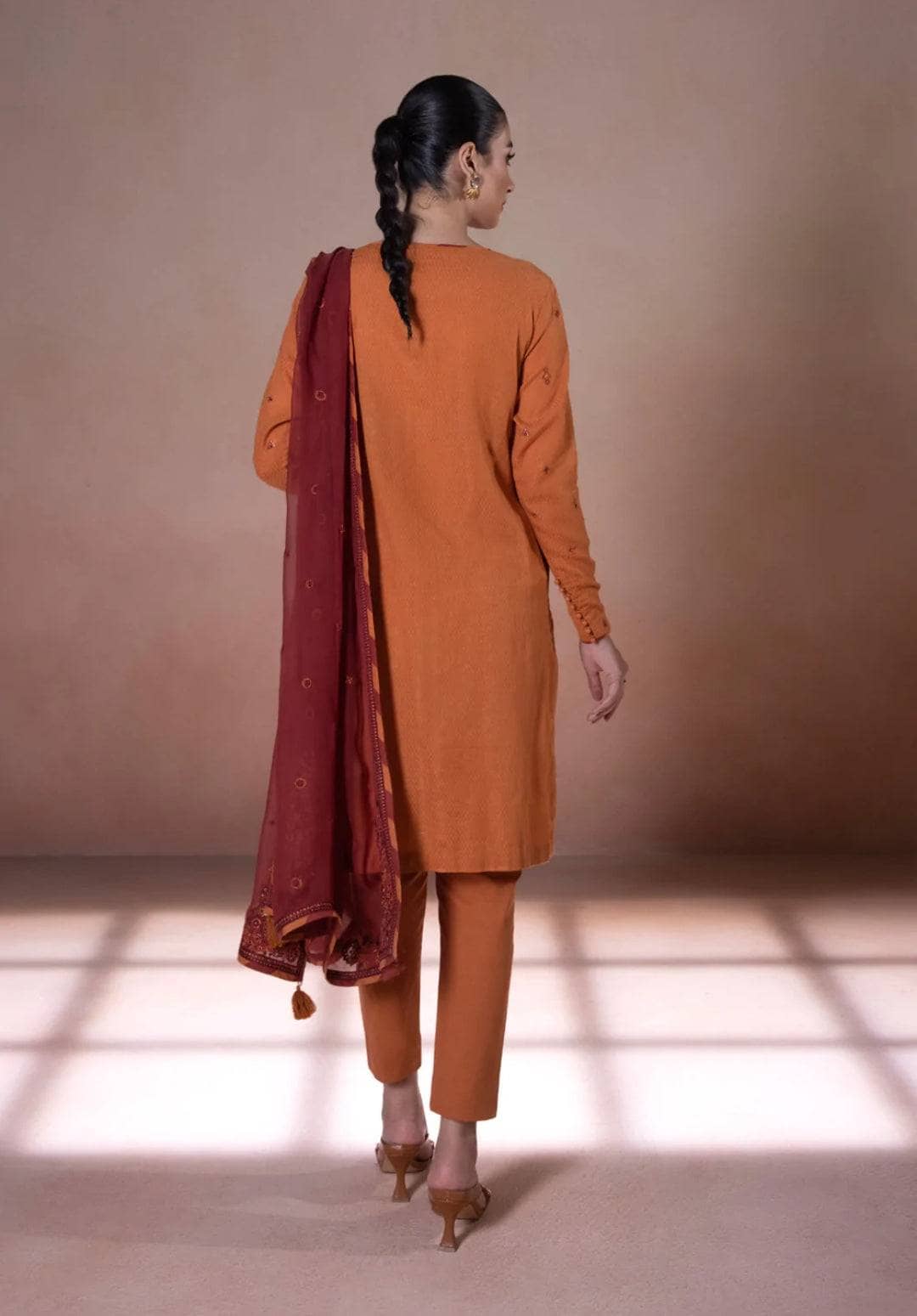 img_sapphire_intermix_2022_awwal_boutique