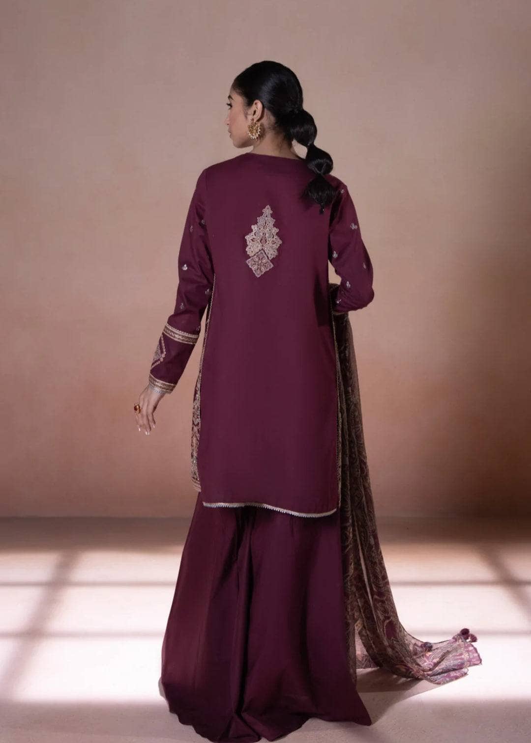 img_sapphire_intermix_2022_awwal_boutique