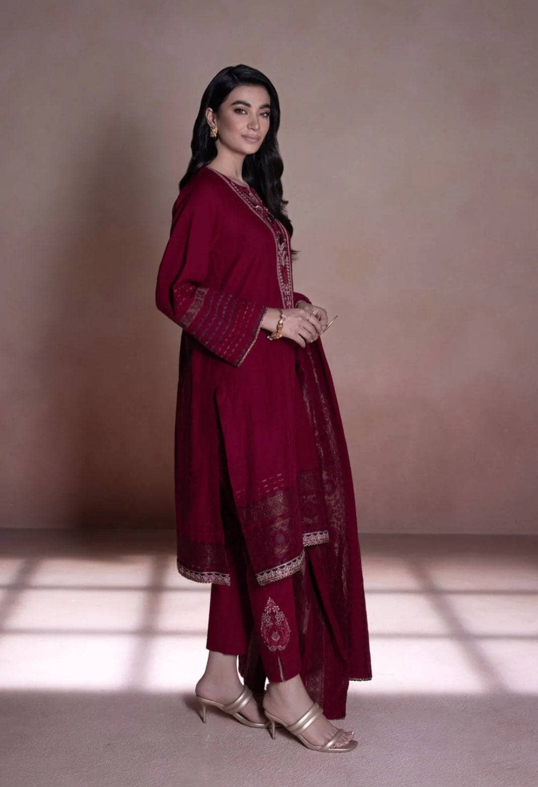 img_sapphire_intermix_2022_awwal_boutique