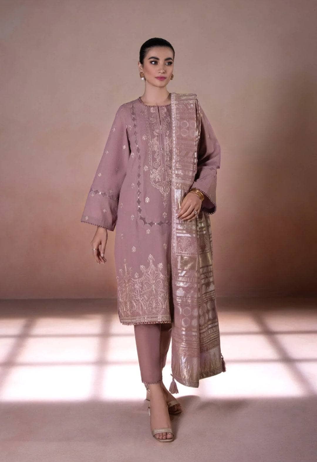 img_sapphire_intermix_2022_awwal_boutique