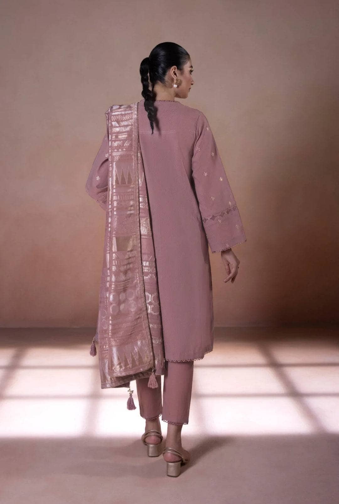 img_sapphire_intermix_2022_awwal_boutique