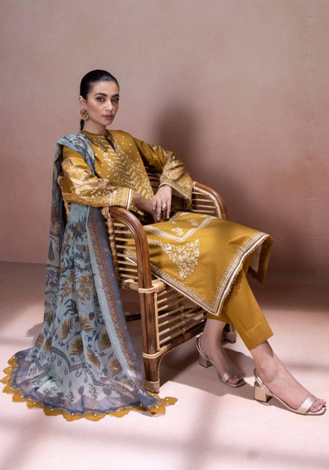 img_sapphire_intermix_2022_awwal_boutique