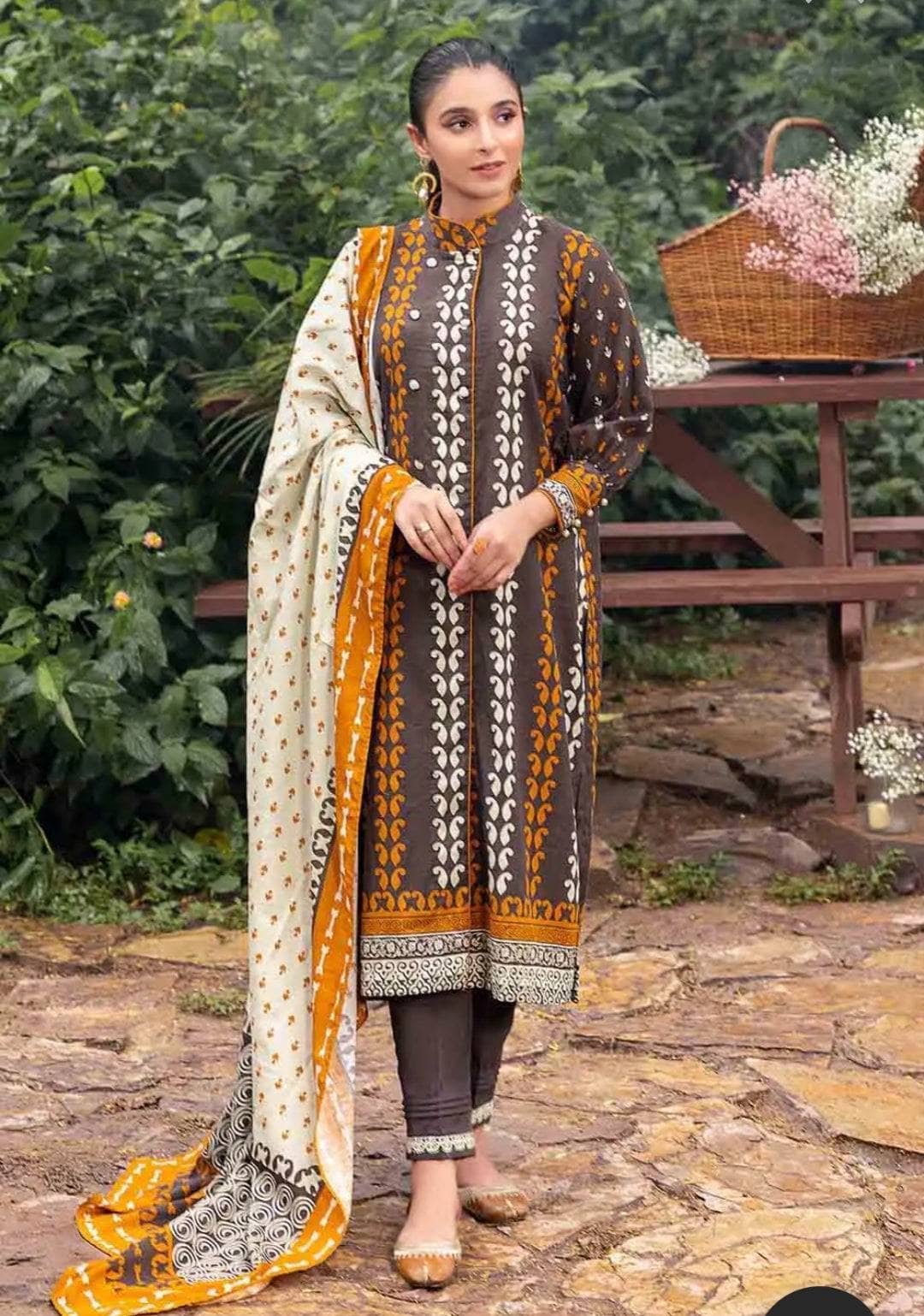 Img_gul_ahmed_khaddar_2022_awwal_boutique